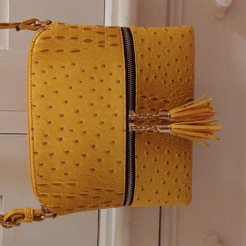 Bolsa yellow textured crossbody bag